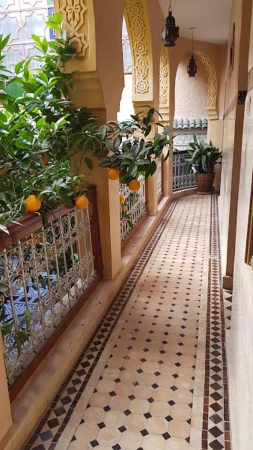 Riad Les Chrifis Navette Aeroport 24 Sur 24 Fes Exterior photo