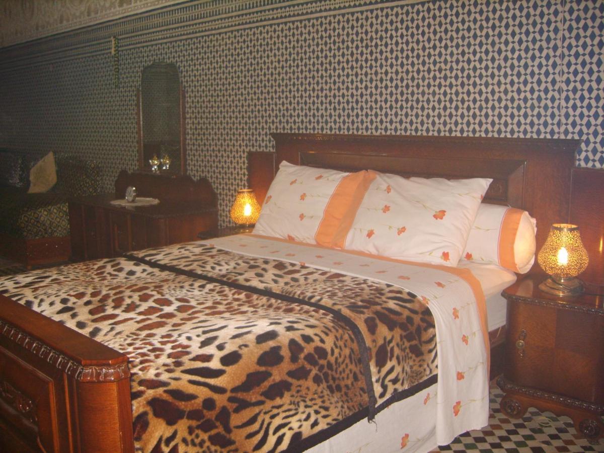 Riad Les Chrifis Navette Aeroport 24 Sur 24 Fes Exterior photo
