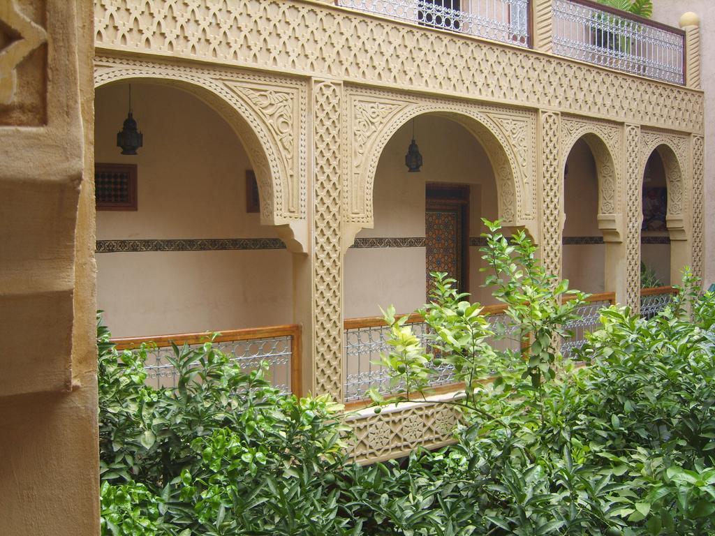 Riad Les Chrifis Navette Aeroport 24 Sur 24 Fes Exterior photo