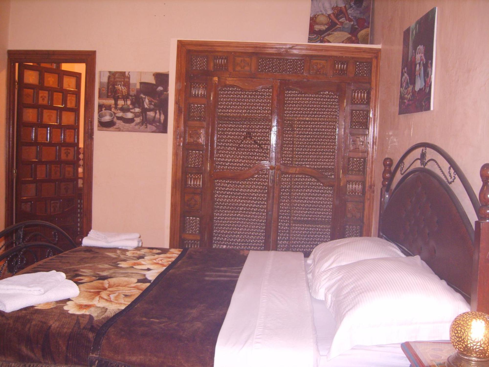Riad Les Chrifis Navette Aeroport 24 Sur 24 Fes Room photo