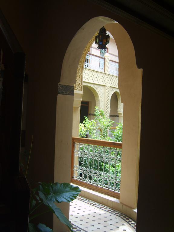 Riad Les Chrifis Navette Aeroport 24 Sur 24 Fes Exterior photo