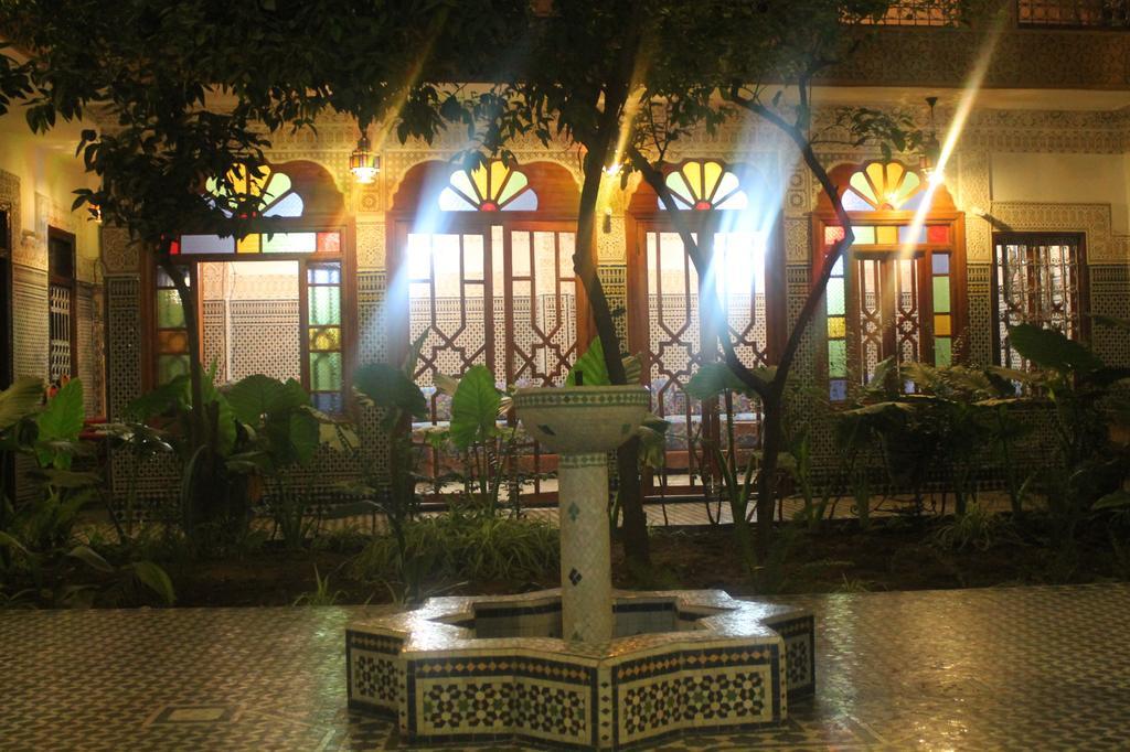 Riad Les Chrifis Navette Aeroport 24 Sur 24 Fes Exterior photo