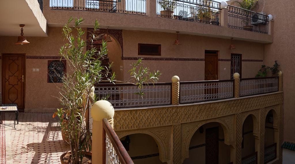 Riad Les Chrifis Navette Aeroport 24 Sur 24 Fes Exterior photo