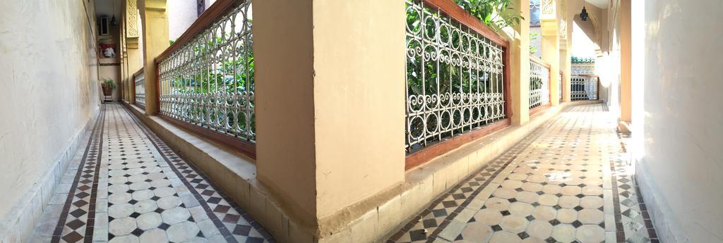 Riad Les Chrifis Navette Aeroport 24 Sur 24 Fes Exterior photo